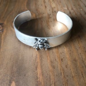⭐️3-$20 silver bee cuff bracelet